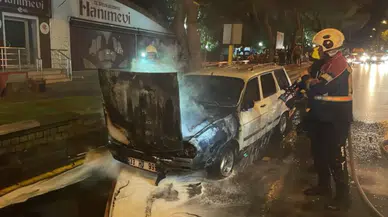Aydın'da seyir halindeyken yanan otomobil demir yığınına döndü