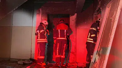 Elazığ'da 5 katlı metruk binada yangın