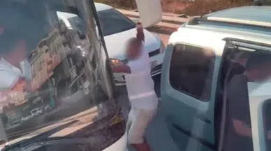 Antalya'da emniyet şeridinden geçemeyince otobüs şoförüne saldırdılar