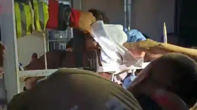 Hatay'da bahçe korkuluklarına düşen 10 yaşındaki çocuğun koluna demir saplandı