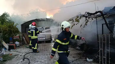 Burdur'da bağ evinde yangın : Ev küle döndü, park halindeki otomobil zarar gördü