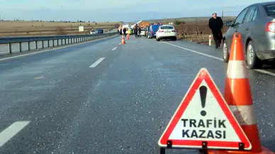 Manavgat'ta kontrolden çıkan otomobil karşı şeride geçti : 4 yaralı