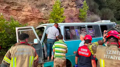 İzmir'de freni tutmayan minibüs, kayalıklara çarptı : 1 ölü, 8 yaralı