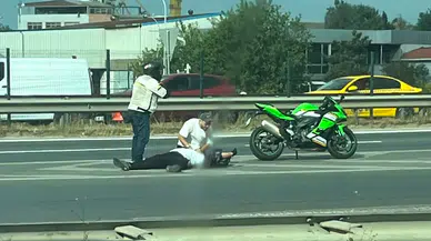 Pendik D-100'de trafik kazası : Otomobil ile motosiklet çarpıştı