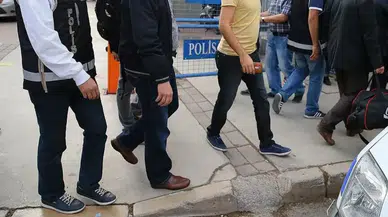 Lüleburgaz’da park halindeki araçlara taşlı saldırı : 3 şüpheli gözaltında