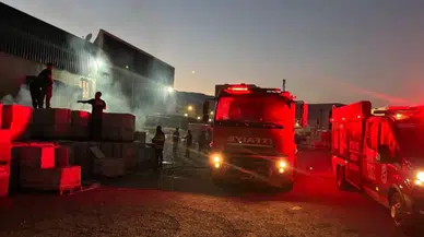 Hatay Kırıkhan'da inşaat malzemeleri satan iş yerinde yangın