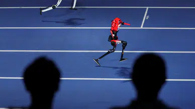 Çin’in insansı robotu Lightning, 100 metrede Usain Bolt’un dünya rekorunu geçti