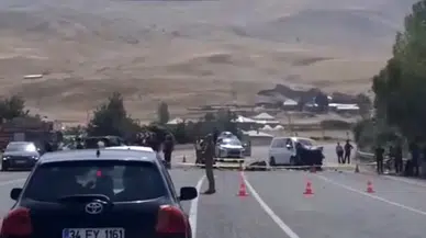 Van Muradiye'de 2 araç kafa kafaya çarpıştı : 2 ölü, 9 yaralı