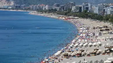 Antalya'da sıcak hava : Vatandaşlar ve turistler sahile koştu