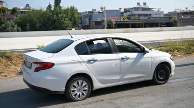 Adana'da seyir halindeki otomobile silahlı saldırı : Sürücü yaralandı