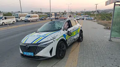 Mersin'de otomobilin çarptığı polis aracı takla attı : 2 yaralı