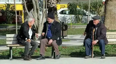 Türkiye nüfusunda alarm : Yaşlı nüfusu artıyor