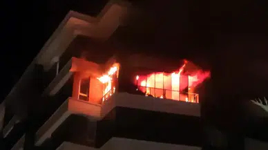 Aksaray'da apartmanda gece yarısı yangın : 14 kişi dumandan etkilendi