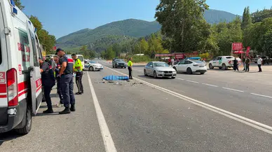 Hafif ticari araçla minibüs çarpıştı : 2 ölü, 4 yaralı
