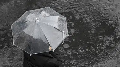 Alanya’da sıcak hava yerini sağanağa bıraktı