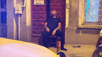 Eskişehir’de sokak ortasındaki sandalyede sızan vatandaş polisi harekete geçirdi