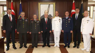 Bakan Güler'den Gölcük'te Donanma Komutanlığına anlamlı ziyaret