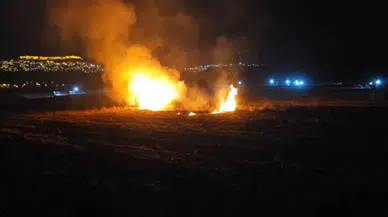Mardin'de seyir halindeki otomobil alev alev yandı