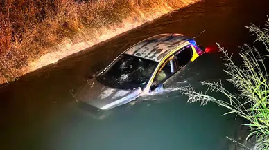 Balıkesir Sındırgı'da otomobil su kanalına uçtu : 2 yaralı