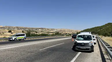Adıyaman'da hafif ticari araç ile otomobil çarpıştı : 5 yaralı