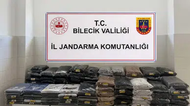 Bilecik'te otobüsten 750 bin liralık kaçak kıyafet çıktı