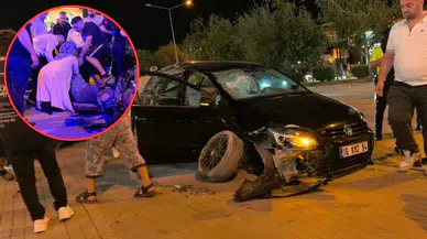 Bursa'da kaldırıma çıkan otomobil, 2 araca çarptı