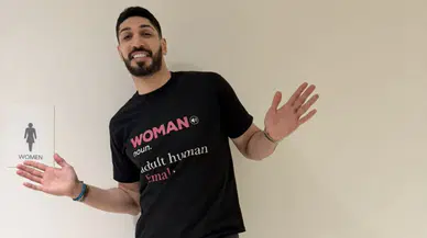 FETÖ firarisi Enes Kanter salondan çıkarıldı