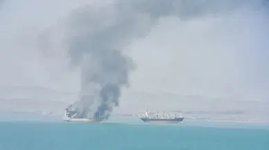 Hürmüz Boğazı'nda alarm ! Gemi bilinmeyen cisimle vuruldu, mürettebattan kayıp var