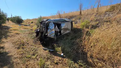 Manisa'da otomobil takla attı : Biri ağır 2 kişi yaralandı