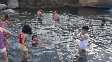 Hakkari'de sıcak hava : Vatandaşlar Otluca'yı tercih ediyor