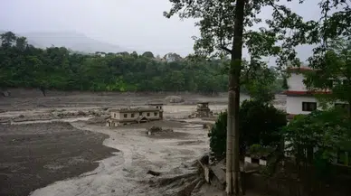 Nepal'deki sel felaketinde can kaybı 903'e yükseldi