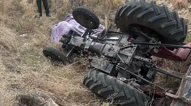 Adıyaman'da traktör şarampole devrildi : Sürücü hayatını kaybetti