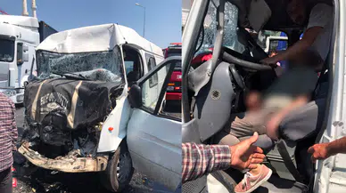 Aydın Buharkent'te 2 minibüs çarpıştı : 1'i ağır 8 yaralı