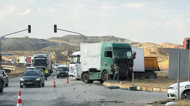 Kırıkkale'de yolcu otobüsü ile tır çarpıştı : 1 yaralı