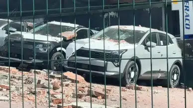 Kağıthane'de duvar çöktü : 12 sıfır araçta 30 milyon liralık hasar