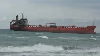 Dron saldırısına uğrayan tanker Samsun'da karaya oturdu