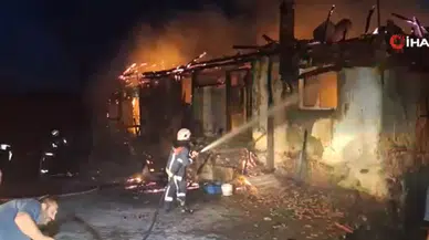 Çorum İskilip'te yangın : 2 ev alev alev yandı