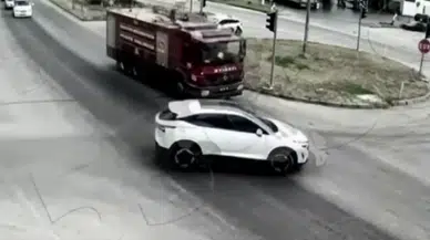 Amasya'da yangına giden itfaiye arazözü otomobille çarpıştı : Kaza anı kamerada