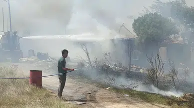Edirne'de otluk alanda çıkan yangın bir evi küle çevirdi
