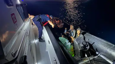 Çanakkale'nin Ezine ilçesi açıklarında 14 kaçak göçmen yakalandı