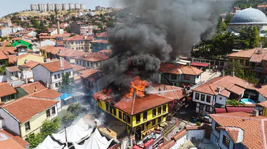 Eskişehir'de tarihi Odunpazarı evinde yangın : 2 kişi dumandan etkilendi