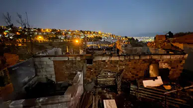 Anneanne ve 4 yaşındaki torunu, alevlerin arasında can verdi