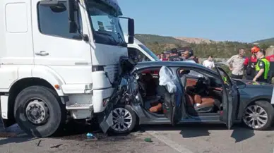 Bursa'da kamyonet otomobile çarptı : 1 ölü