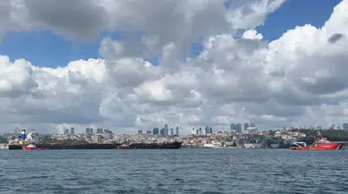 Gemi geçişi nedeniyle İstanbul Boğazı transit trafiğe kapatıldı