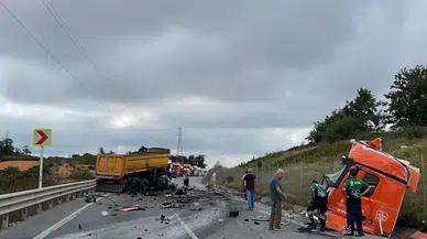 Şile'de korkutan kaza : Çarpışan 2 tır hurdaya döndü