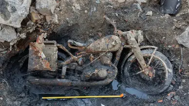Tuna Nehri'nde II. Dünya Savaşı'nın izleri ortaya çıktı ! Asker kalıntıları ve motosiklet bulundu