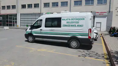 Malatya'da traktör devrildi : Sürücü hayatını kaybetti