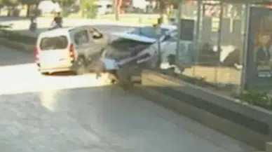Alanya'da otomobil dehşeti ! Önce genç kıza ardından otobüs durağına çarptı
