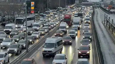 İstanbul'da uyum haftası başladı, trafik kilitlendi
