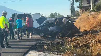 Muğla Seydikemer'de otomobil toprak alana çarptı : 2 ölü